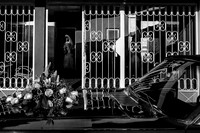 La novia saliendo de casa