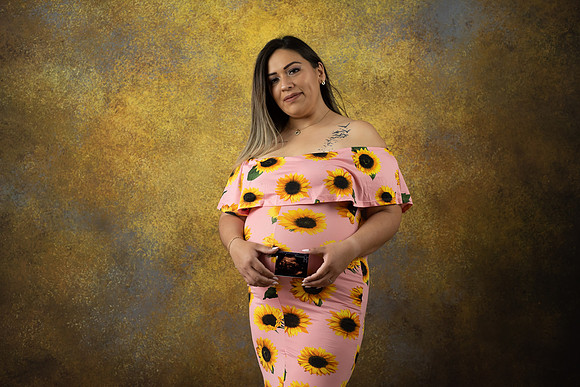 Elizabeth Mom to be-24