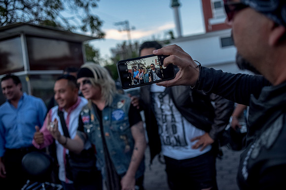 Moderatto-0